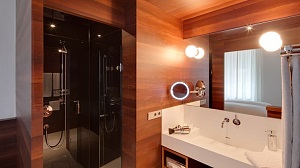 Central Room Bathroom